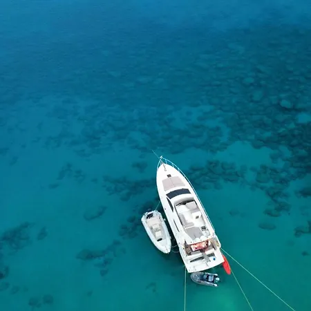Botel The Duke Superyacht - Lindian Líndos